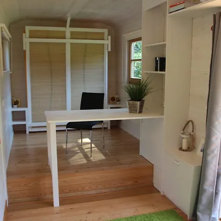 Vakantiehuis Zirkuswagen In *